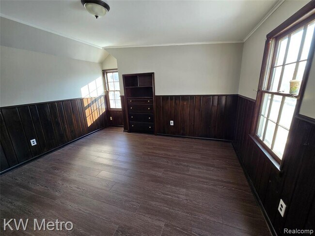 Building Photo - 1305 Collegewood St