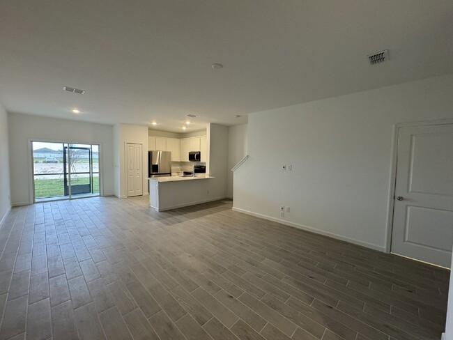 Building Photo - Brand New!! Mill Creek Townhome