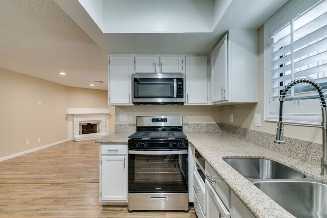 Building Photo - GORGEOUS 2 BEDROOMS CONDO*JUST COMPLETED UPGRADES*SOUTHWEST AREA*COMMUNITY AMENITIES*