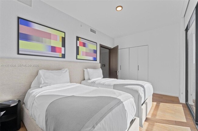 Building Photo - 398 NE 5th St