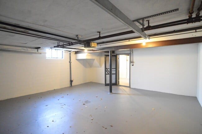 Building Photo - 27 Sunnymede Dr