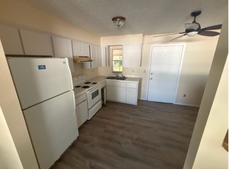 Building Photo - 15696 Bolesta Rd