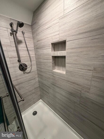 Building Photo - 7000 Old Cabin Ln