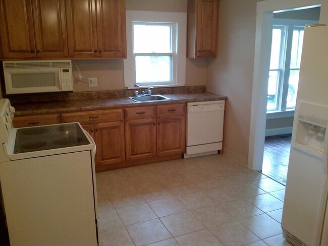 Building Photo - "The SCHOOLHOUSE," 3 bed/1 bath home acros...
