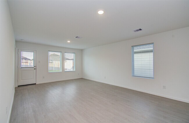 Building Photo - 25364 Carnation Ct