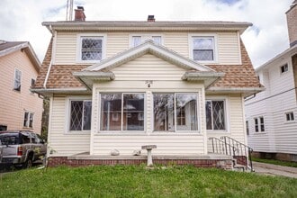 Building Photo - 1938 Fernwood Ave