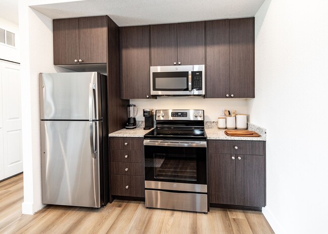 Building Photo - TOP Floor 2 Bed 2 Bath Luxury Apartment in...