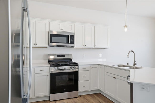 Building Photo - 330 Cattail Ct