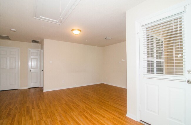 Building Photo - 3939 Calgary Cir