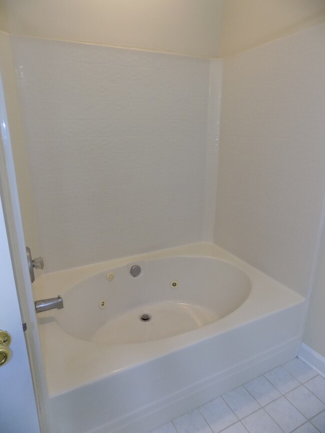 Building Photo - **Available to view mid June** 2 Bedroom, ...