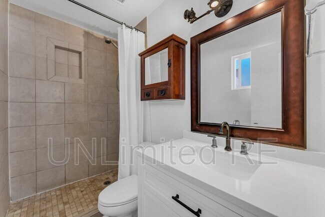 Building Photo - 2810 N Roberta Dr
