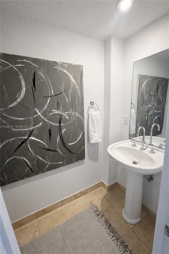 Building Photo - 6917 Collins Ave