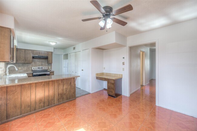 Building Photo - 25634 Chestnut Ln