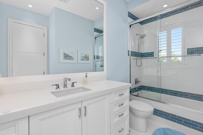 Building Photo - 863 Enfield St