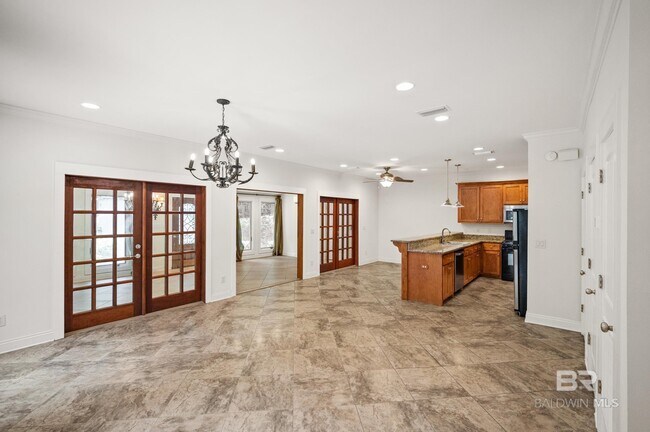 Building Photo - 491 Pine Ave