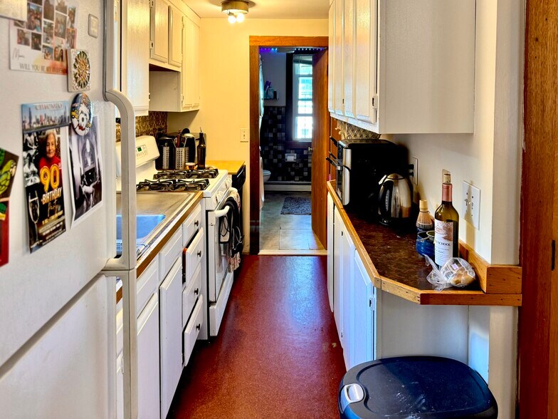 Building Photo - 2 Inman Pl