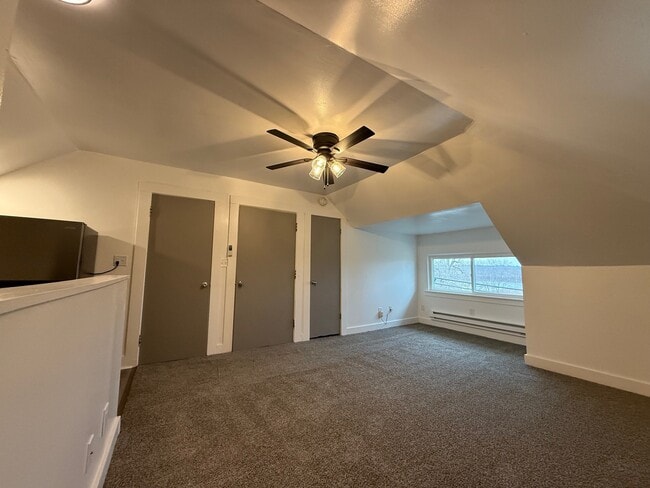 Building Photo - 1117 N B St