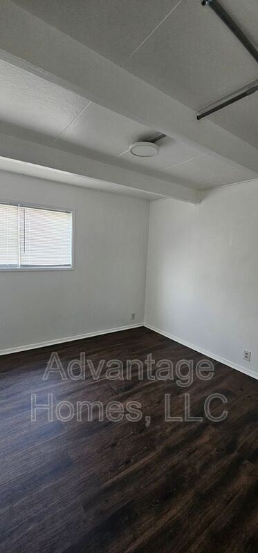 Building Photo - 938 N 71 St