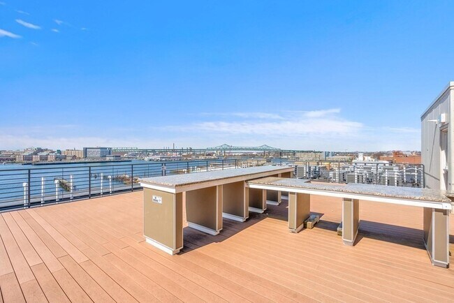 Building Photo - 250 Meridian St