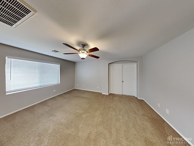 Building Photo - 2660 Sunrise Bluff Dr