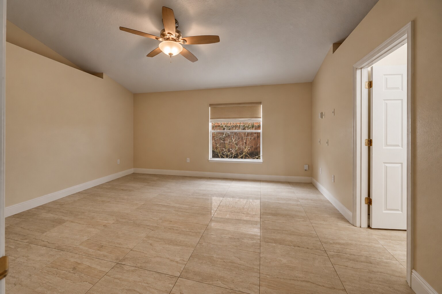 Building Photo - 537 Mason Dr