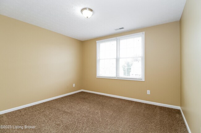 Building Photo - 11912 Longview Farm Dr
