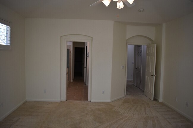 Building Photo - 2261 Pillsbury Rd