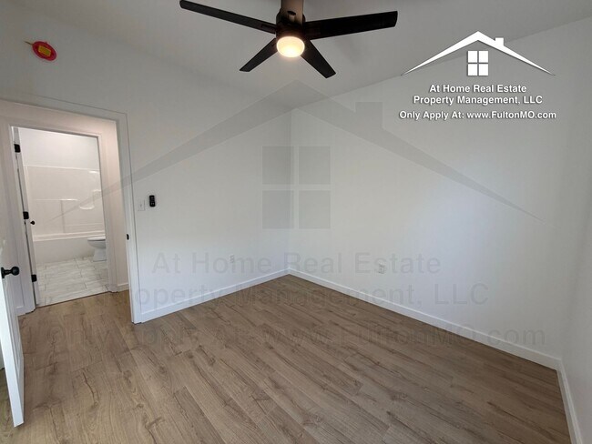 Building Photo - 508 E 8th St