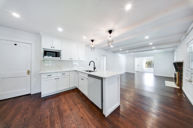 Building Photo - 45 Randlett St