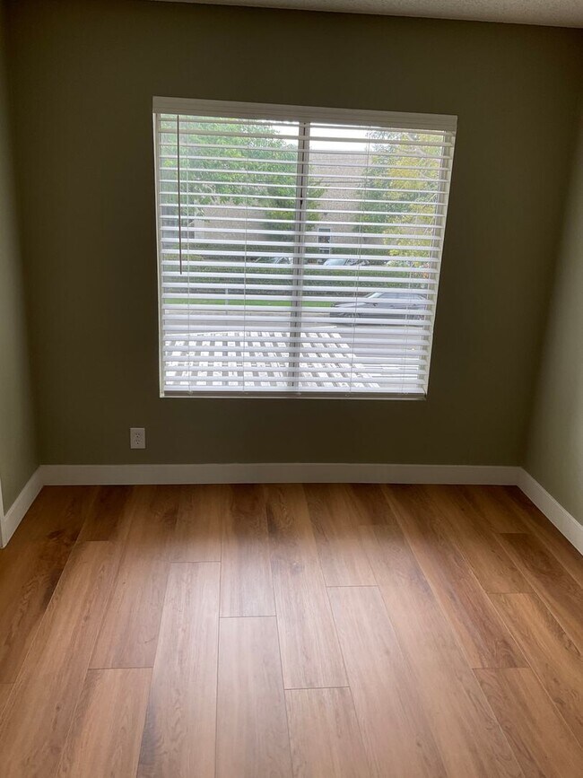 Building Photo - FOR LEASE 3 BEDROOM 2.5 BATH 2 Story Condo...