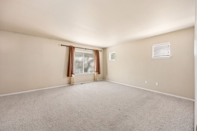 Building Photo - 3 Bedroom 2.5 bath Foxglove Meadows Home $3495.00