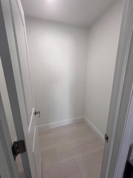 Building Photo - 1051 Orange Ter