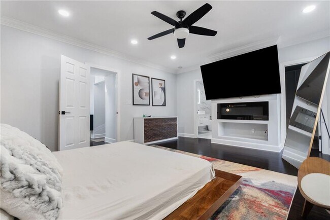 Building Photo - 4200 Roswell Rd NE