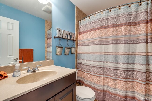 Building Photo - 16 Primrose Ln