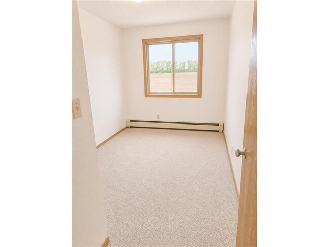 Building Photo - 910 Hengen St