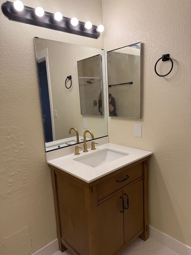 Building Photo - 216 Red Cloud Terrace