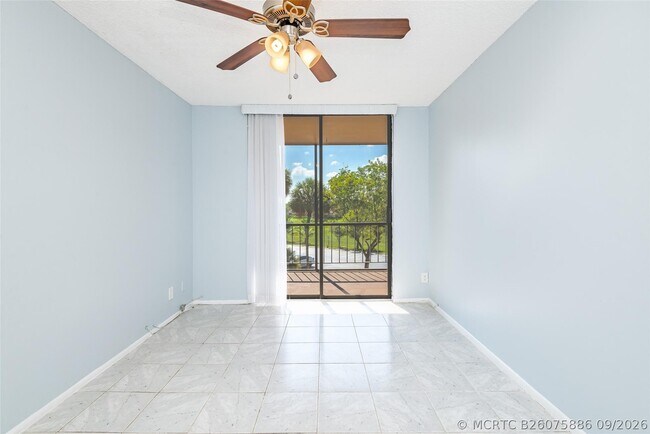 Building Photo - 3900 N Hills Dr