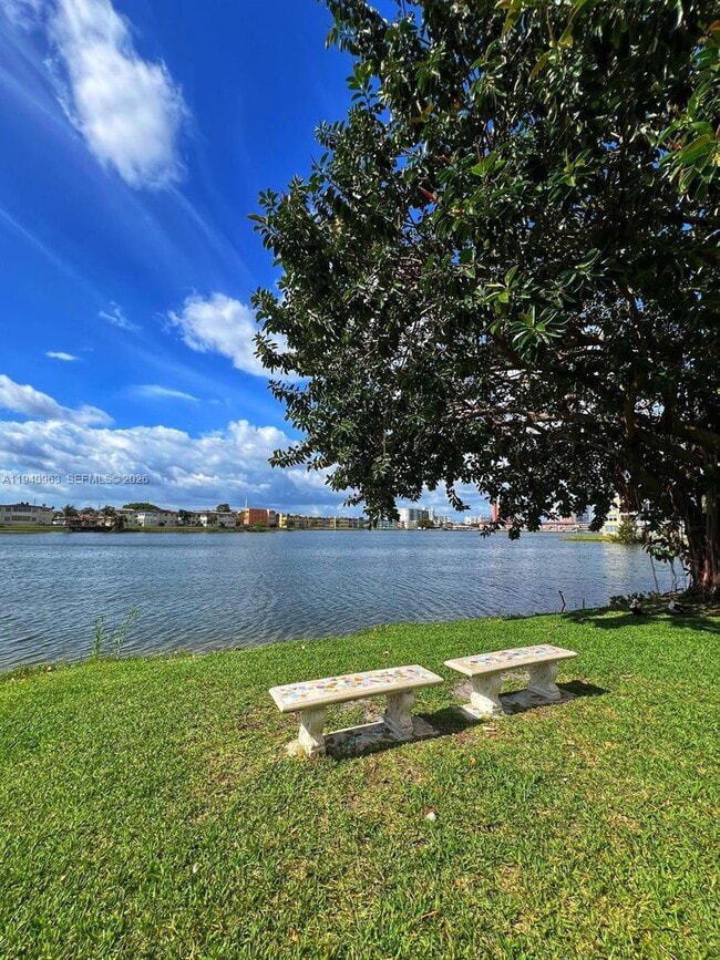 Building Photo - 1670 NE 191st St