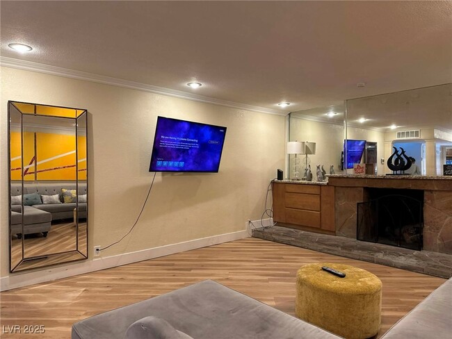 Building Photo - 2419 E Vegas Valley Dr