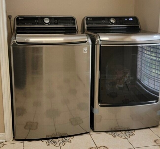 Building Photo - 5510 Deep Forest Dr