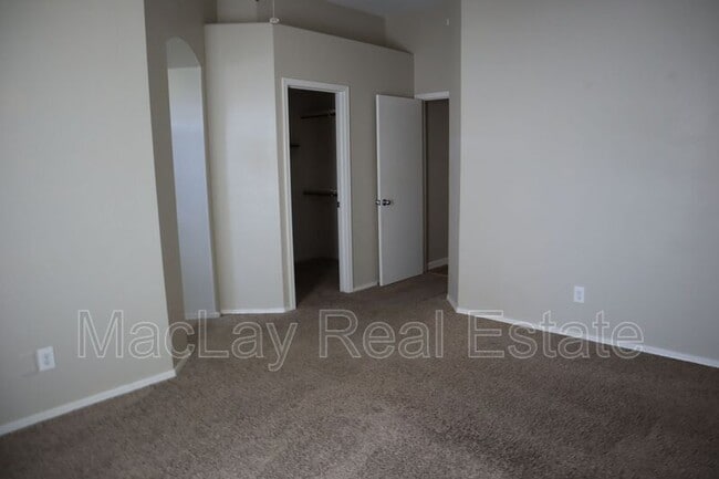 Building Photo - 943 E Carla Vista Pl