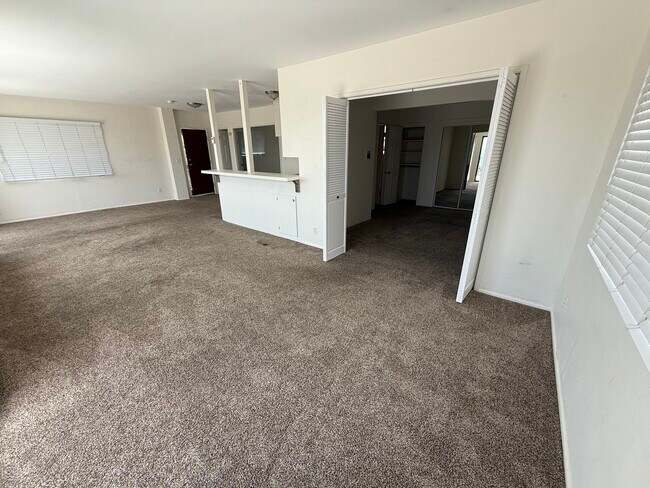 Looking back toward main bedroom and kitchen - 3325 S Carolina St