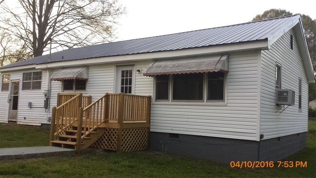 Building Photo - 504 McLemore St