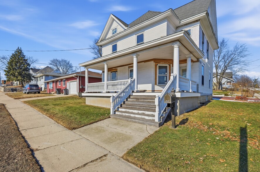 Building Photo - 808 W Main St