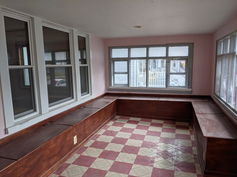 Building Photo - 1025 Sherman Ave