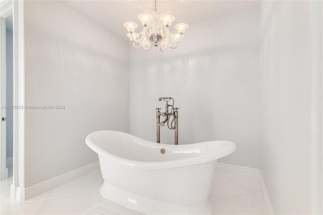 Building Photo - 709 Idlewyld Dr