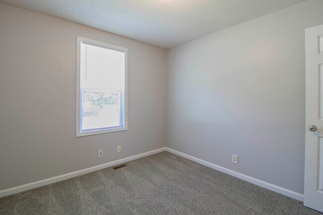 Building Photo - 571 Garnet Dr