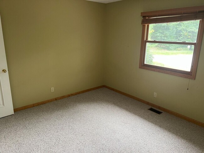Building Photo - 4262 Eagle Crest Dr