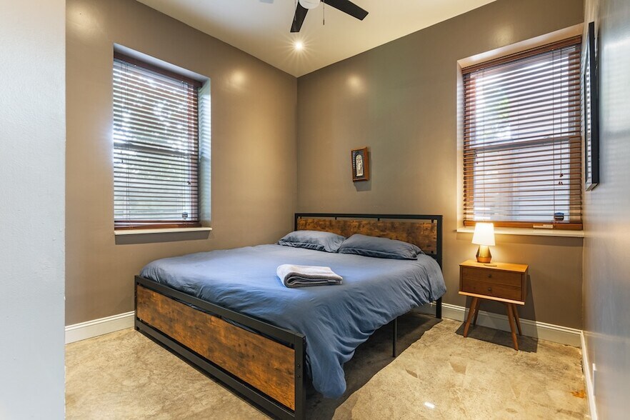 Building Photo - 717 Lampton St