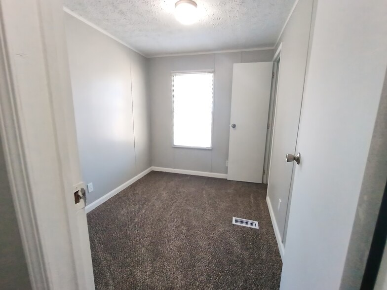 Building Photo - 88 Deerwood Park